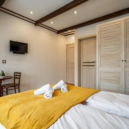 Domek u Świerków - pokoje i apartamenty z aneksami blisko Term Chocholowskich Pensión 3*