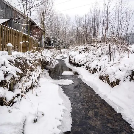Domek u Świerków - pokoje i apartamenty z aneksami blisko Term Chocholowskich Pensión 3*