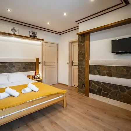 Domek u Świerków - pokoje i apartamenty z aneksami blisko Term Chocholowskich Pensión Chocholow