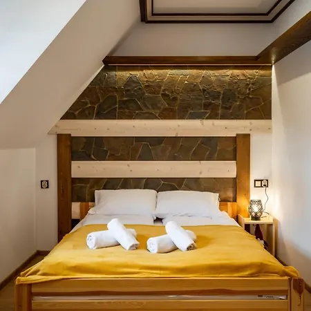 Pensión Domek u Świerków - pokoje i apartamenty z aneksami blisko Term Chocholowskich