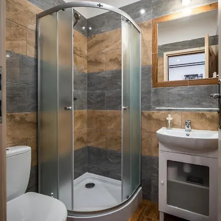 Domek U Swierkow - Apartamenty Z Aneksami I Pokoje Z Mini Lodowka Blisko Term Chocholowskich 3*