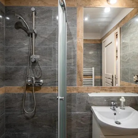 Domek u Świerków - pokoje i apartamenty z aneksami blisko Term Chocholowskich Pensión