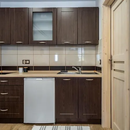 Pensión Domek u Świerków - pokoje i apartamenty z aneksami blisko Term Chocholowskich Chocholow