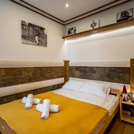 Domek u Świerków - pokoje i apartamenty z aneksami blisko Term Chocholowskich Pensión