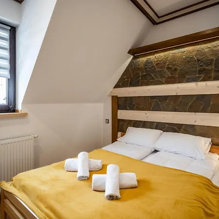 Domek u Świerków - pokoje i apartamenty z aneksami blisko Term Chocholowskich Pensión